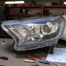 Load image into Gallery viewer, Frontscheinwerfer Ford Ranger Xenon Links Scheinwerfer Headlight SCH6821925430zh