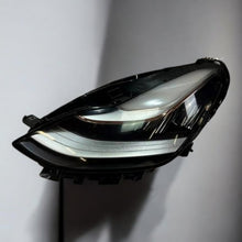 Laden Sie das Bild in den Galerie-Viewer, Frontscheinwerfer Tesla Model Y NKO2493 Links Scheinwerfer Headlight