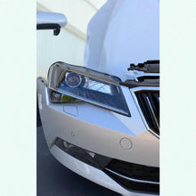 Laden Sie das Bild in den Galerie-Viewer, Frontscheinwerfer Skoda Superb III 3V1941017A Full LED Rechts oder Links