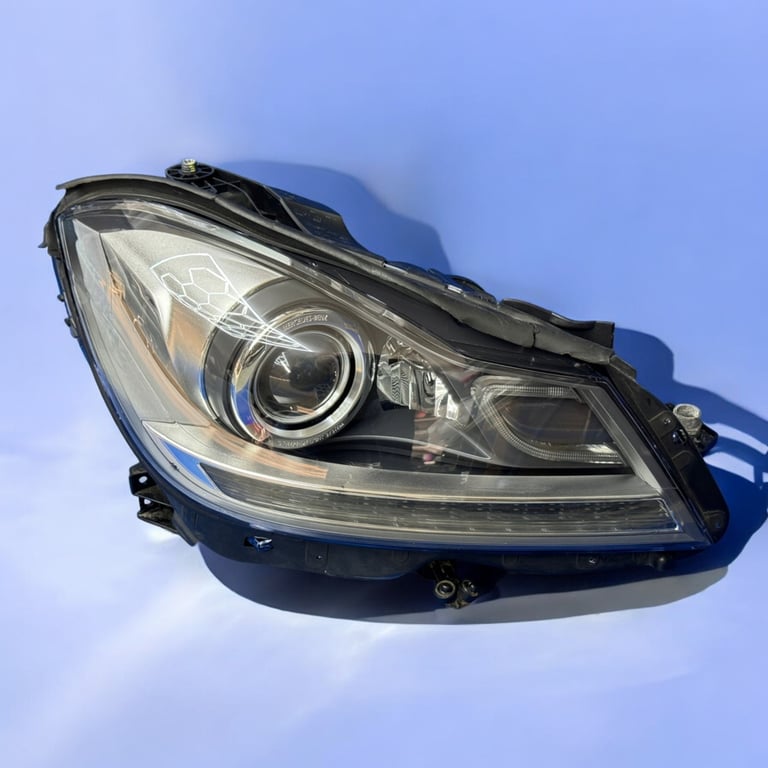 Frontscheinwerfer Mercedes-Benz W204 A2048204439 Xenon Rechts Headlight