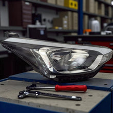 Load image into Gallery viewer, Frontscheinwerfer Hyundai I20 Rechts Scheinwerfer Headlight