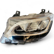 Laden Sie das Bild in den Galerie-Viewer, Frontscheinwerfer Mercedes-Benz Sprinter A9109065700 LED Rechts oder Links