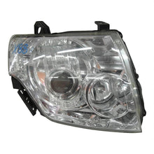 Laden Sie das Bild in den Galerie-Viewer, Frontscheinwerfer Mitsubishi Pajero IV 100-67018 Xenon Rechts Headlight SCH8422846385mn