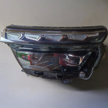 Laden Sie das Bild in den Galerie-Viewer, Frontscheinwerfer Skoda Kamiq 657941015B 658941015B LED Links Headlight SCH6463720318zx