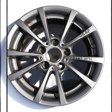 Laden Sie das Bild in den Galerie-Viewer, 1x Alufelge 16 Zoll 7.0&quot; 5x120 31ET 6796236 BMW F30 Rim Wheel