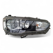 Laden Sie das Bild in den Galerie-Viewer, Frontscheinwerfer Mitsubishi Lancer VIII I 8301C3-38 Rechts Headlight