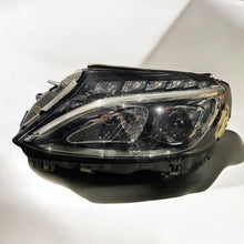 Laden Sie das Bild in den Galerie-Viewer, Frontscheinwerfer Mercedes-Benz W205 A2059062504 LED Rechts oder Links SCH8779467940ou