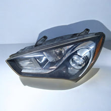 Laden Sie das Bild in den Galerie-Viewer, Frontscheinwerfer Genesis Coupe Ein Stück (Rechts oder Links) Headlight SCH8118480147np