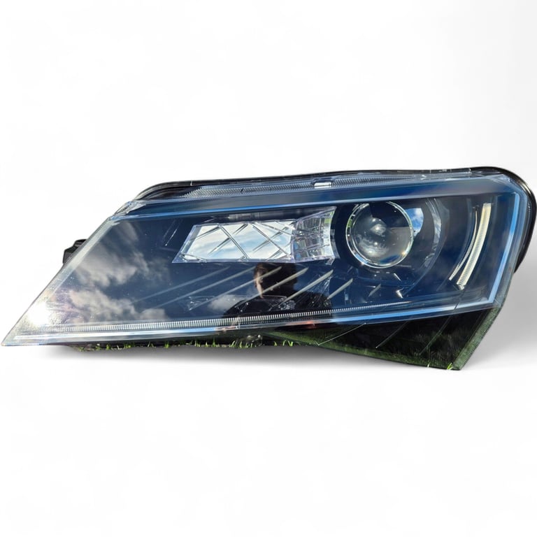 Frontscheinwerfer Skoda Superb III 3V1941015B Xenon Rechts oder Links
