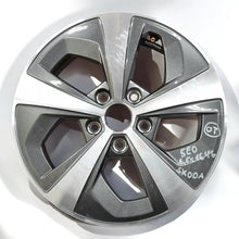 Laden Sie das Bild in den Galerie-Viewer, 1x Alufelge 16 Zoll 6.5&quot; 5x112 46ET Glanz Schwarz 5E0601025AP Skoda Octavia Iii