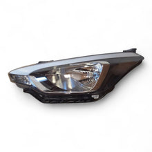 Load image into Gallery viewer, Frontscheinwerfer Hyundai I20 82181B8000 Ein Stück (Rechts oder Links) Headlight