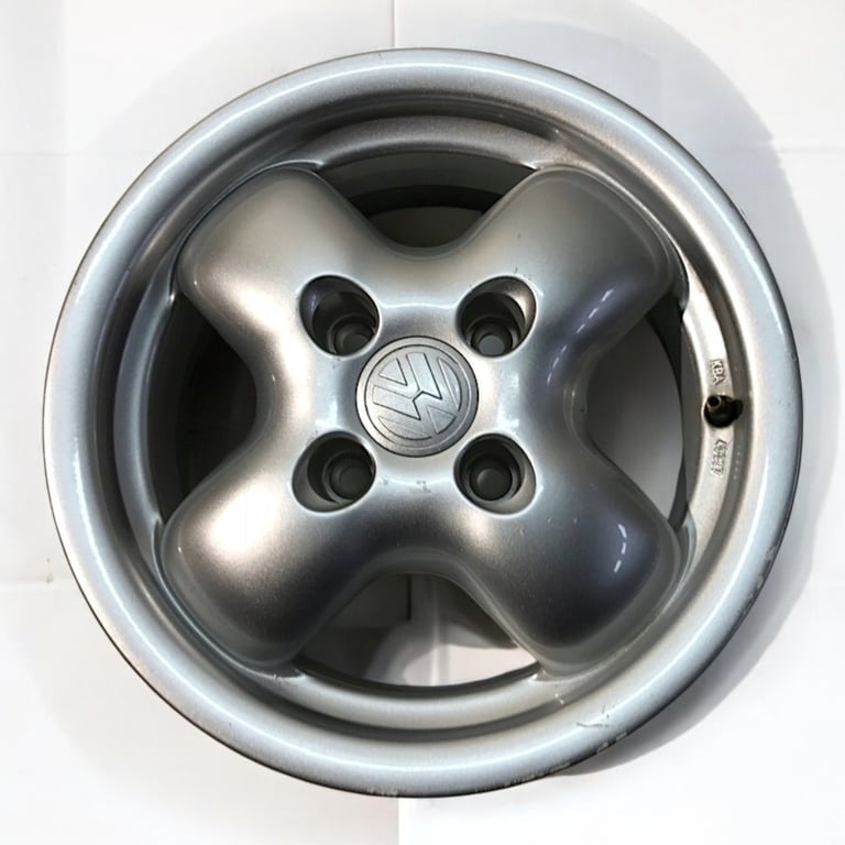 1x Alufelge 13 Zoll 5.5" 4x100 43ET Glanz Silber 6N0071492 VW Polo Rim Wheel