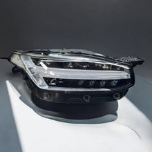 Laden Sie das Bild in den Galerie-Viewer, Frontscheinwerfer Volvo Xc90 II 13122024 Rechts Scheinwerfer Headlight