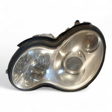 Laden Sie das Bild in den Galerie-Viewer, Frontscheinwerfer Mercedes-Benz W203 Links Scheinwerfer Headlight SCH8049318267jf