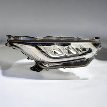 Load image into Gallery viewer, Frontscheinwerfer Toyota Yaris Rechts Scheinwerfer Headlight