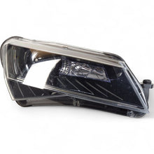 Laden Sie das Bild in den Galerie-Viewer, Frontscheinwerfer Skoda Superb III 3V1941016B Xenon Rechts Headlight
