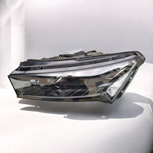 Laden Sie das Bild in den Galerie-Viewer, Frontscheinwerfer Skoda Enyaq 5LB941015A Links Scheinwerfer Headlight