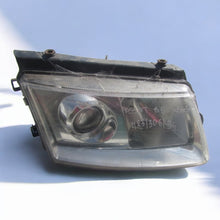 Laden Sie das Bild in den Galerie-Viewer, Frontscheinwerfer VW Passat Rechts Scheinwerfer Headlight