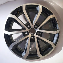 Laden Sie das Bild in den Galerie-Viewer, 1x Alufelge 17 Zoll 7.0&quot; 5x112 Glanz Silber 5E0601025AE Skoda Octavia Iii