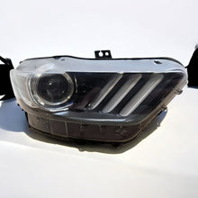 Laden Sie das Bild in den Galerie-Viewer, Frontscheinwerfer Ford VII FR3B-13005-B Rechts Scheinwerfer Headlight