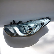Load image into Gallery viewer, Frontscheinwerfer Hyundai I30 92101A6060 Links Scheinwerfer Headlight SCH5892296465mu