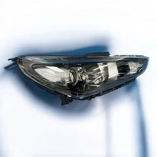 Load image into Gallery viewer, Frontscheinwerfer Hyundai I30 92102-G4060 Rechts Scheinwerfer Headlight