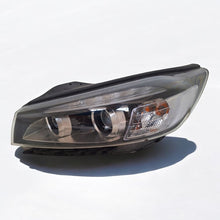 Load image into Gallery viewer, Frontscheinwerfer Kia Sorento III 92101C5200 Xenon Links Scheinwerfer Headlight