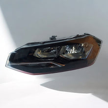 Laden Sie das Bild in den Galerie-Viewer, Frontscheinwerfer VW Polo 2G1941005 Links Scheinwerfer Headlight