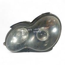 Laden Sie das Bild in den Galerie-Viewer, Frontscheinwerfer Mercedes-Benz W203 A2038203761 Links Scheinwerfer Headlight SCH2670049497db