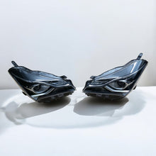 Load image into Gallery viewer, Frontscheinwerfer Toyota Yaris LED Rechts Scheinwerfer Headlight