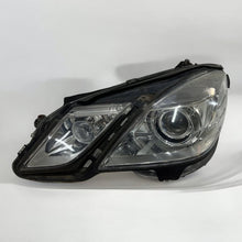 Laden Sie das Bild in den Galerie-Viewer, Frontscheinwerfer Mercedes-Benz A2128201961 Xenon Links Scheinwerfer Headlight SCH1609537363dt