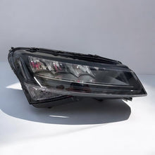 Laden Sie das Bild in den Galerie-Viewer, Frontscheinwerfer Skoda Superb III 3V1941016C Full LED Rechts Headlight