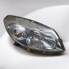 Laden Sie das Bild in den Galerie-Viewer, Frontscheinwerfer Dacia Sandero 8200733877- Rechts Scheinwerfer Headlight