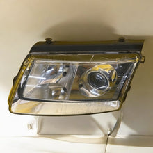 Laden Sie das Bild in den Galerie-Viewer, Frontscheinwerfer VW Passat Halogen Links Scheinwerfer Headlight