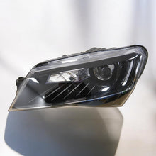 Laden Sie das Bild in den Galerie-Viewer, Frontscheinwerfer Skoda Superb III 3V1941015B Xenon Links Scheinwerfer Headlight