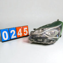 Load image into Gallery viewer, Frontscheinwerfer Toyota Yaris Links Scheinwerfer Headlight