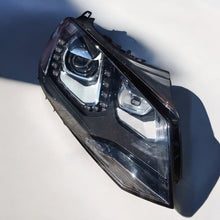 Load image into Gallery viewer, Frontscheinwerfer VW Touareg 7P1941034 01B1349077 Xenon Rechts Headlight