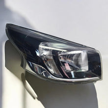 Laden Sie das Bild in den Galerie-Viewer, Frontscheinwerfer Opel Vivaro B 93461905 Rechts Scheinwerfer Headlight