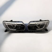 Load image into Gallery viewer, Frontscheinwerfer Dacia Logan 90114431 901144430 LED Rechts oder Links