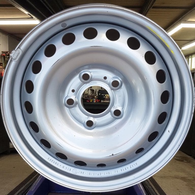 1x Alufelge 15 Zoll 6.0" 5x114.3 40ET 124R-000266 Hyundai Rim Wheel