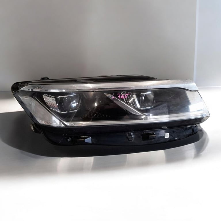 Frontscheinwerfer VW Touareg 761941774 Ein Stück (Rechts oder Links) Headlight SCH9015059780sj