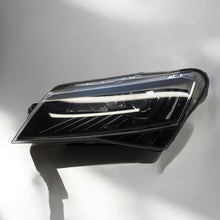 Laden Sie das Bild in den Galerie-Viewer, Frontscheinwerfer Skoda Superb III 3V1941015B LED Links Scheinwerfer Headlight