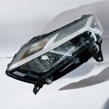 Load image into Gallery viewer, Frontscheinwerfer Dacia Sandero III Logan 260608545R Links Headlight