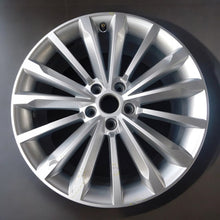 Laden Sie das Bild in den Galerie-Viewer, 1x Alufelge 19 Zoll 8.0&quot; 5x112 44ET Glanz Silber 3V0601025AM Skoda Superb Iii