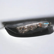 Load image into Gallery viewer, Frontscheinwerfer Ford Fiesta C1-BB13W-029AF Rechts Scheinwerfer Headlight