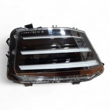 Laden Sie das Bild in den Galerie-Viewer, Frontscheinwerfer Peugeot 2008 208 II 9650436380 16157157 LED Links Headlight