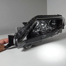 Load image into Gallery viewer, Frontscheinwerfer Mitsubishi L200 8301D377 Links Scheinwerfer Headlight SCH9496774004dm