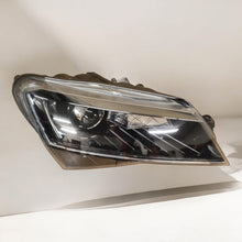 Laden Sie das Bild in den Galerie-Viewer, Frontscheinwerfer Skoda Superb III 3V1941016B Xenon Rechts Headlight