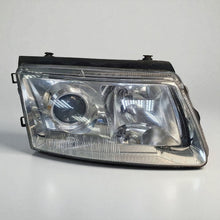 Load image into Gallery viewer, Frontscheinwerfer VW Passat AWU15526 Xenon Rechts Scheinwerfer Headlight SCH7205674537xn