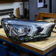 Laden Sie das Bild in den Galerie-Viewer, Frontscheinwerfer Mercedes-Benz Gle A1679060900 LED Rechts Headlight